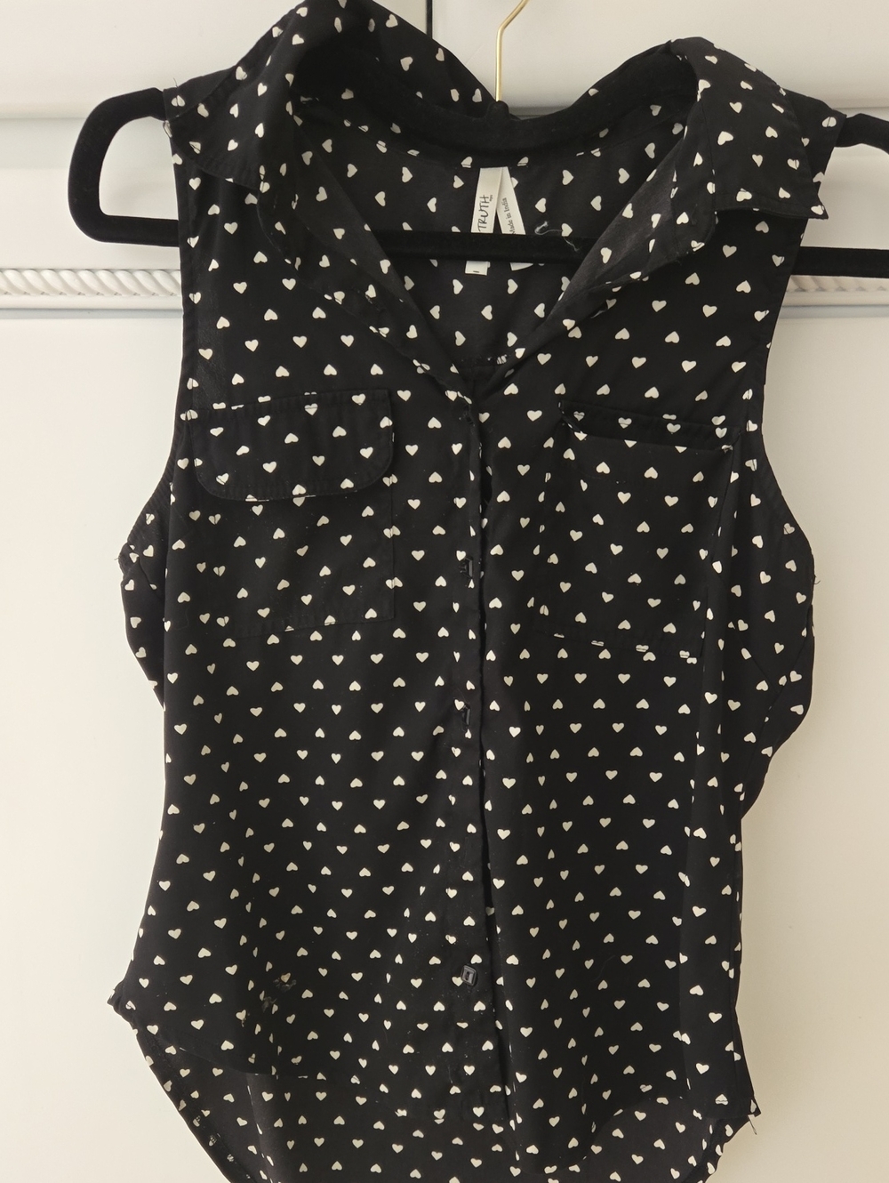 Truth Black Sleeveless Heart-Print Camisole
